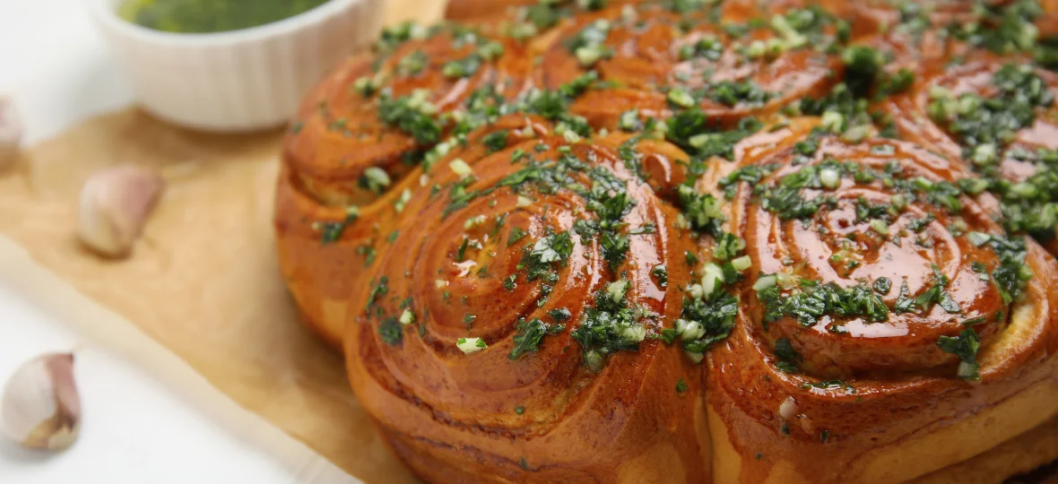 Pampushky (Garlic Bread Rolls)