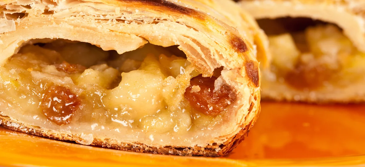 Apfelstrudel (Apple Strudel)