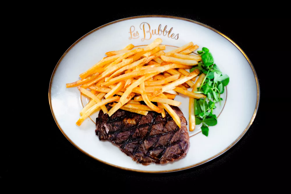 Les Bubbles Bar and Bistro