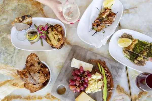 Hotel Ravesis Main Image